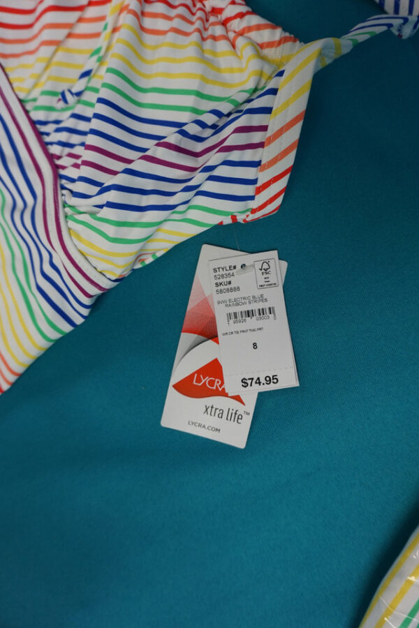 200PC  IN LANDS END TANKINI TOPS SIZES 8, 10, 16 - Image 2